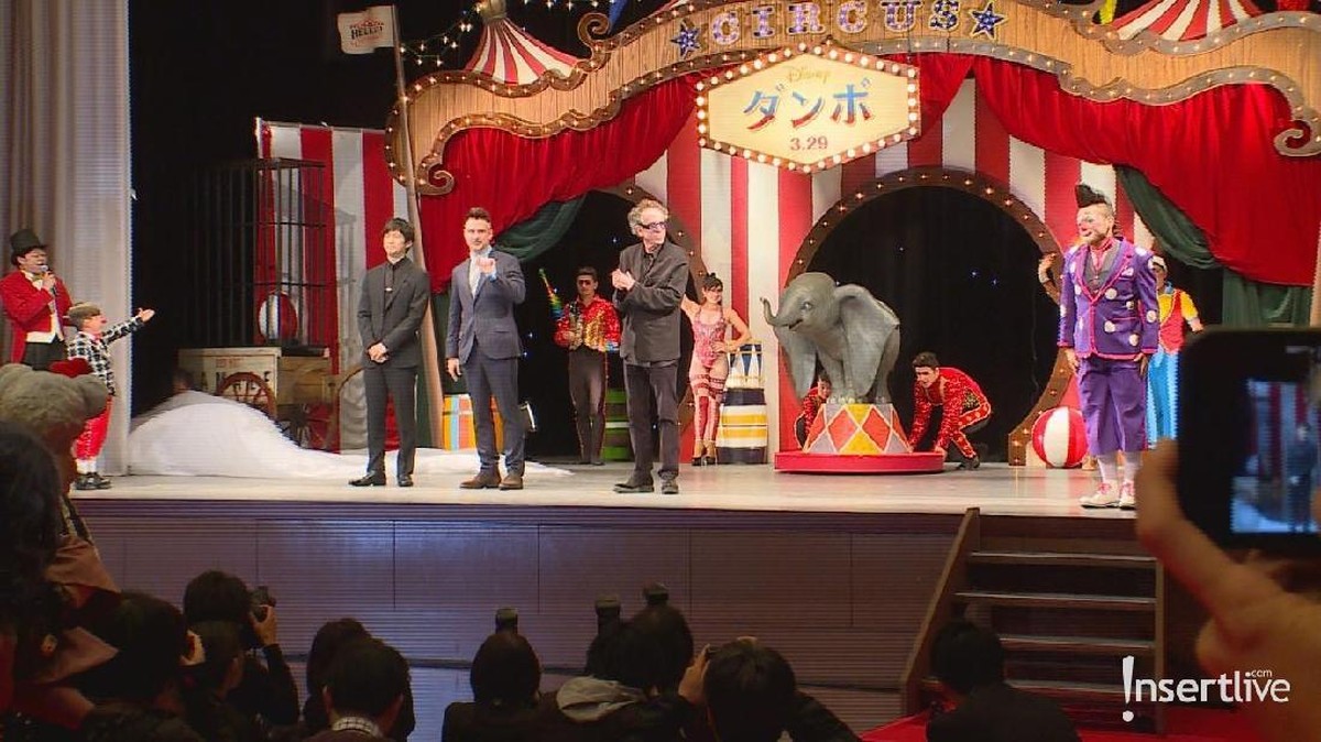 Dumbo segera rilis pada 28 Maret&period; Pemain&comma; kru&comma; dan sutradara pun telah melakukan konferensi pers sekaligus red carpet film live action itu&period; Ini dia keseruannya&period;