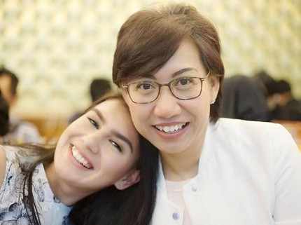 8 Potret Kompak Irish Bella dan Sang Bunda