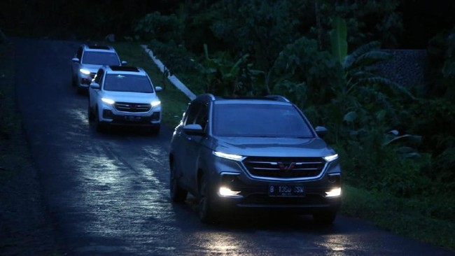 Sepotong cerita menjajal senjata baru Wuling Almaz di lintasan balap saat perkenalan perdananya di Indonesia