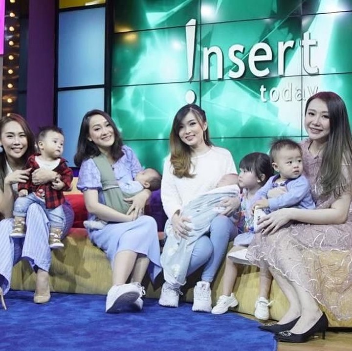 <p>Seluruh personel Cherrybelle, seperti Christy dan Anisa, juga diundang dalam reuni pertama. (Foto: Instagram @cherly7uno)</p>