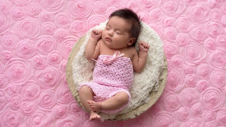 Ariana Nama penyanyi wanita idola Bunda dan Ayah bisa jadi ide nama bayi buat si calon gadis kecil lho.
