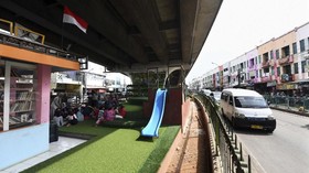 Kemeriahan Taman Baca di Kolong 'Flyover' Ciputat