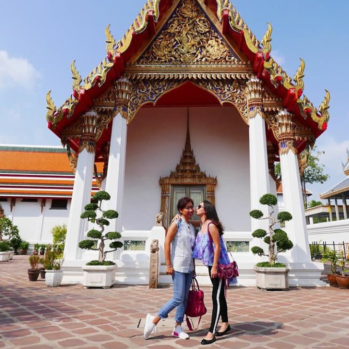 <p>Kalau lihat potret ini, Irish dan Bundanya seperti teman sebaya ya. (Foto: Instagram @susanti.a)  </p>