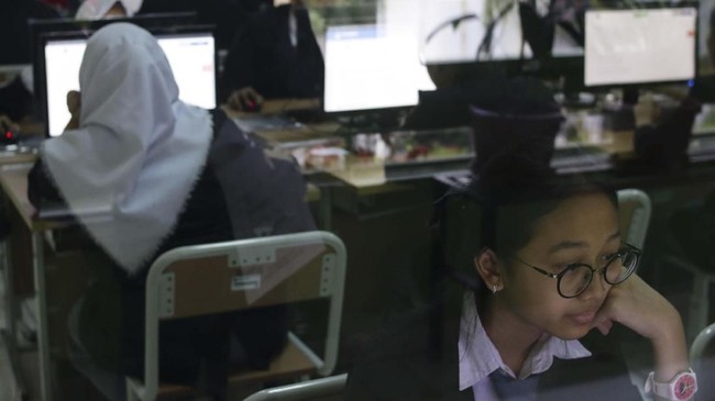Buntut USBN 2020 dihapus, pihak sekolah meminta standarisasi yang ditetapkan Kemendikbud mengenai syarat kelulusan siswa.