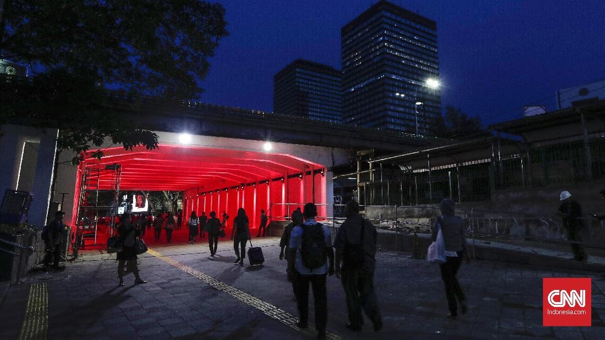 FOTO: Dimanjakan Kerlip Lampu Jalan Kendal