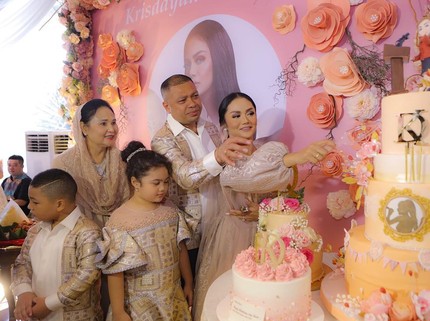 Saling Setia, Harapan Suami di Ulang Tahun Krisdayanti