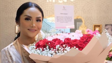 img-title Semua yang Menempel di Tubuh Krisdayanti Bernilai Miliaran Rupiah