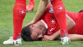 3 Pemain di Indonesia yang Kolaps Seperti Bek Timnas Swiss