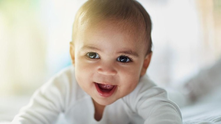 30 Nama Bayi Laki-laki Bermakna Penuh Energi Positif Nama bayi dengan arti penuh energi positif bisa jadi pilihan Bunda untuk memberi identitas si kecil lho.