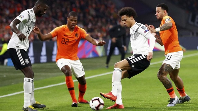 Timnas Belanda berhasil meraih tiga poin penuh dari tuan rumah Timnas Jerman dalam lanjutan laga Grup C Kualifikasi Piala Eropa 2020 dengan skor 2-4.