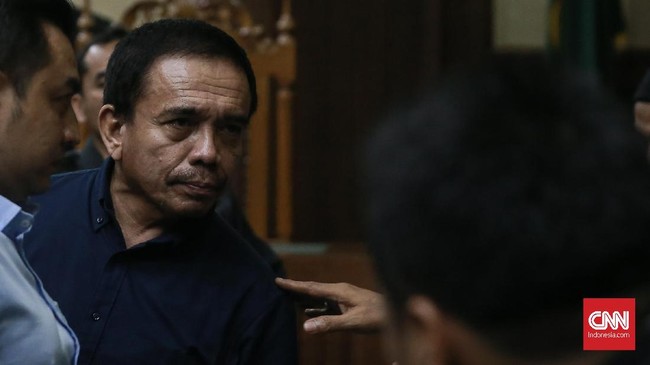 Hakim memvonis Irwandi Yusuf tujuh tahun bui dan dicabut hak politik untuk dipilih selama tiga tahun usai menjalani hukuman kasus suap dan gratifikasi.