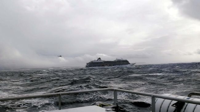 Kapal Pesiar di Malaysia Terbakar, Satu WNI Tewas Seorang Warga Negara Indonesia tewas dalam kebakaran kapal pesiar di Langkawi, Malaysia. Sejumlah WNI lainnya dilaporkan terluka.