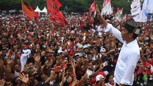 Pengamat politik menilai mayoritas partai politik akan masuk angin dan setuju pilpres 2024 ditunda sehingga Presiden Jokowi lanjut menjabat