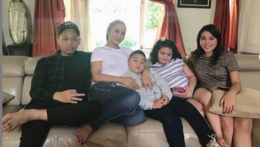 img-title Kenapa Drama Keluarga KD dan Anak-anaknya seperti Bom Waktu?