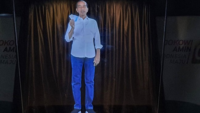 Jokowi meminta pendukungnya mensosialisasikan tiga program kartu barunya, karena banyak masyarakat yang belum tahu tentang program  tu. 