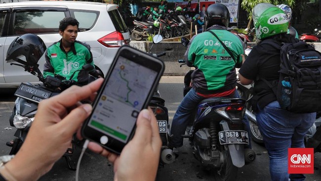 Kementerian Perhubungan membuka opsi untuk menurunkan kembali tarif ojek online. Penurunan akan dilakukan bila hasil survei menyatakan tarif memberatkan.