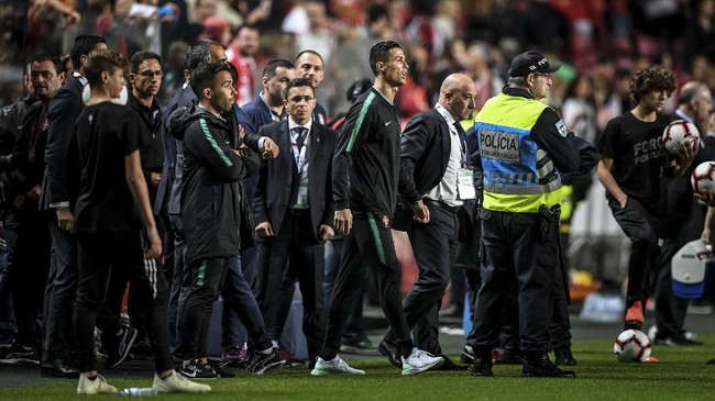 FOTO: Detik-detik Cristiano Ronaldo Alami Cedera
