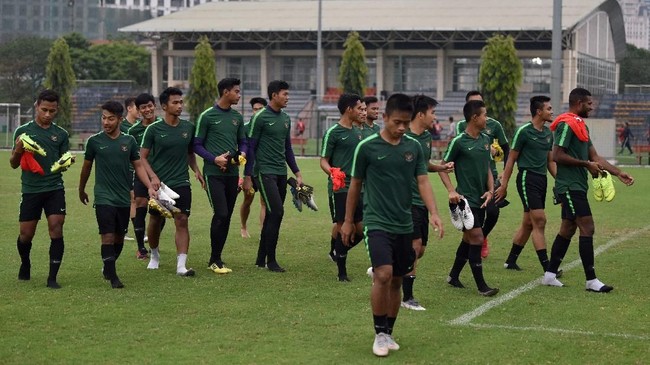 Persebaya Surabaya dan Persija Jakarta menyesalkan benturan antara program Timnas Indonesia dan kepentingan klub yang tampil di kompetisi.
