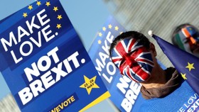 Parlemen Inggris Minta Tenggat Brexit Diundur Lagi