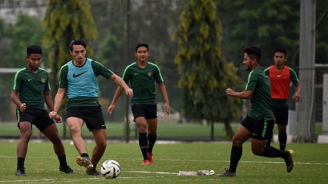 Sekjen PSSI Ratu Tisha Destria menegaskan bahwa Ezra Walian sudah pasti bisa tampil membela Timnas Indonesia di SEA Games karena tak terganjal aturan FIFA.