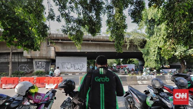 Survei Center for Strategic and International Studies mencatat pendapatan mitra Grabbike dan Grabcar meningkat sebesar 113 sampai 114 persen.