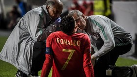 FOTO: Detik-detik Cristiano Ronaldo Alami Cedera