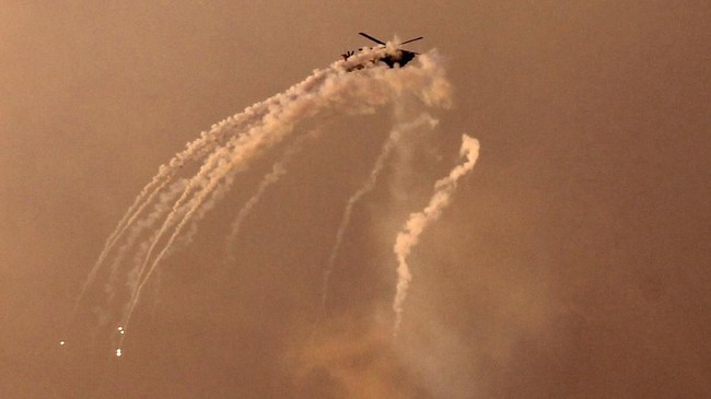 Militer Israel mengatakan salah satu pesawat nirawak atau drone mereka jatuh di wilayah teritorial Libanon pada Minggu (26/7).