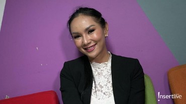 img-title Kalina Oktarani Tanggapi Kalung Inisial R & Pacar Baru