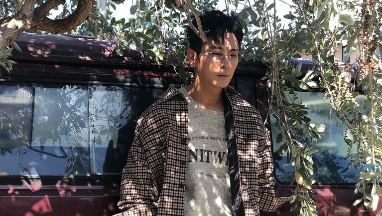 Ju Ji Hoon berperan sebagai pangeran Yi Chang dalam drama Korea Kingdom yang diproduksi Netflix.