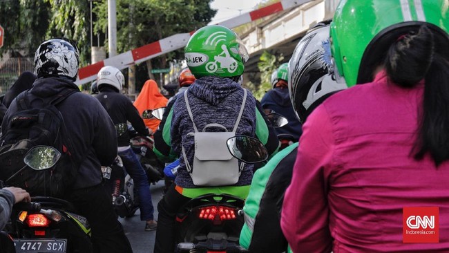 Menteri Perhubungan sedang melakukan survei di lima kota terkait pemberlakuan tarif baru ojek online.