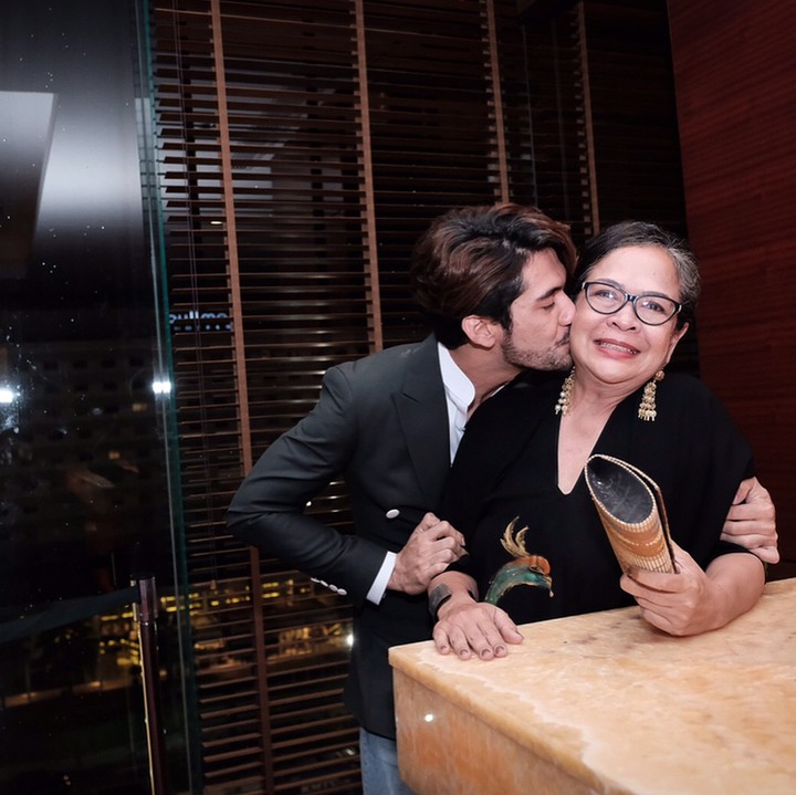 <p>Di balik kesuksesannya, Reza Rahadian ternyata menyimpan kisah memilukan. (Foto: Instagram @officialpilarez)</p>