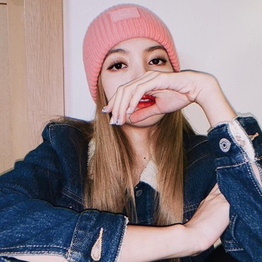 10 Potret Kece Lisa BLACKPINK