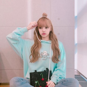 Lisa BLACKPINK Jadi Wanita Tercantik di Dunia 2021