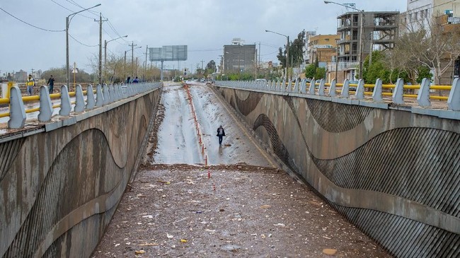 FOTO: Porak Poranda Selatan Iran Diterjang Banjir