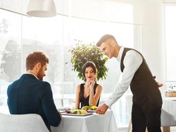 Catat Nih! 5 Kesalahan Etiket Makan yang Perlu Dihindari