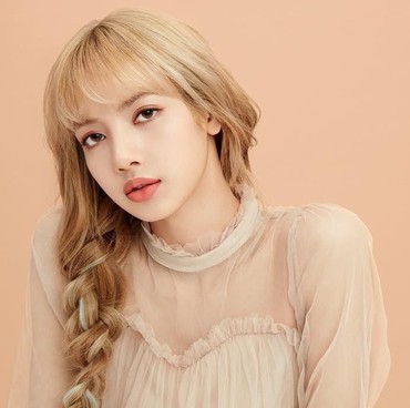 Genap 22 Tahun, Ini Transformasi Penampilan Lisa BLACKPINK