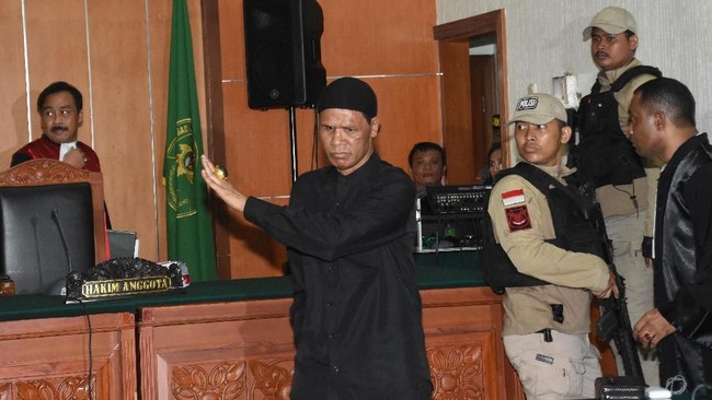 Kapolres Jakarta Barat Kombes Hengki Haryadi menyebut pengamanan sidang, termasuk masuknya polisi ke ruang sidang Hercules, sudah sesuai prosedur.