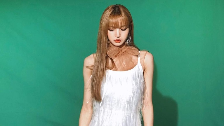 Lisa BLACKPINK sedang berulang tahun hari ini. Tagar AceLalisaDay jadi jadi trending topic dunia. Berikut ini 10 potret cantik dari Lisa BLACKPINK.