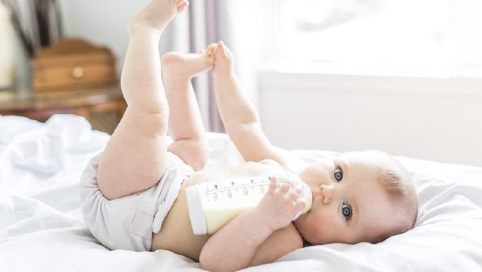 Ilustrasi bayi menyusui