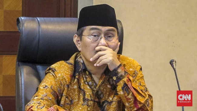 Jimly mengatakan seperti di banyak negara, personil parlemen biasanya marah dan tidak suka kepada MK nan mengoreksi keputusan politik kebanyakan di parlemen.