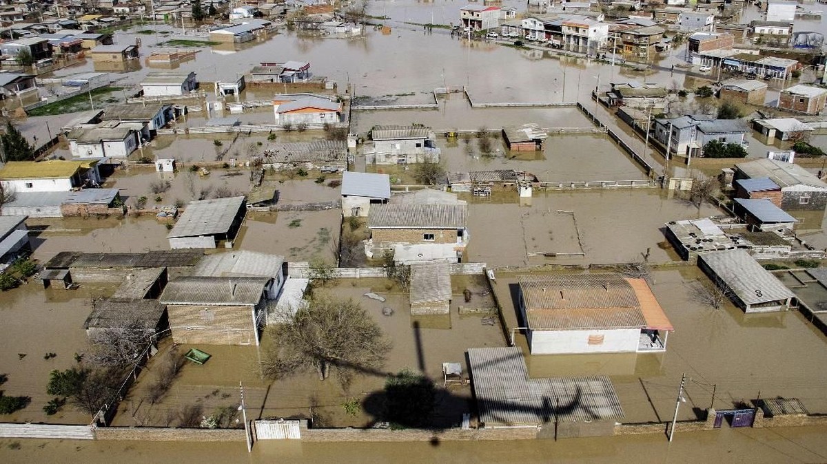 FOTO: Porak Poranda Selatan Iran Diterjang Banjir