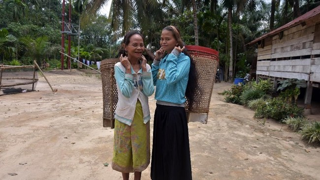 Sosialisasi untuk meningkatkan partisipasi pemilu di masyarakat adat yang tinggal di pedalaman bukan pekerjaan mudah, termasuk kepada suku Talang Mamak di Riau.