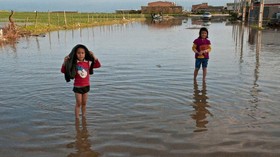 FOTO: Porak Poranda Selatan Iran Diterjang Banjir