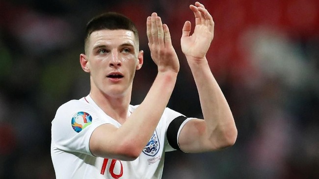 Manchester United harus mengeluarkan dana £120 juta atau setara Rp2,2 triliun untuk mendapatkan tanda tangan tiga wonderkid timnas Inggris.
