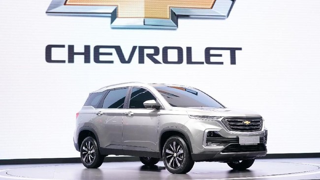 Captiva baru dirancang memakai basis Baojun 530 yang sudah dijual di China sejak Februari 2018. Baojun 530 menyerupai Wuling Almaz yang dijual di Indonesia.