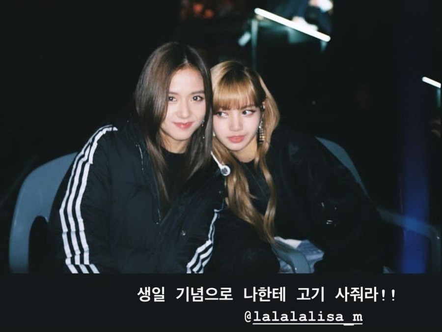 Jisoo Tak kalah dengan para penggemar, member BLACKPINK lainnya pun ikut memberikan ucapan selamat lewat unggahan Instagram.