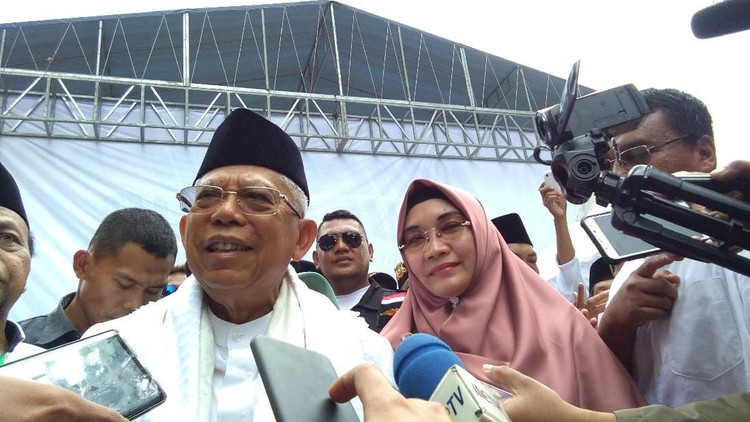 Jelang pelantikan Presiden dan Wakil Presiden RI, Ma'ruf Amin habiskan waktunya bersama sang istri, Wury Estu Handayani.