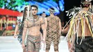 Mengangkat budaya Kalimantan&comma; intip kemeriahan Indonesia Fashion Week atau IFW 2019&period;