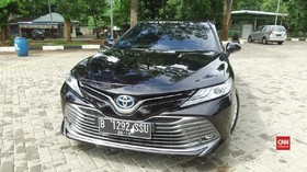 VIDEO: 'Nyetir' Sedan Hibrida Tunggangan Para Bos