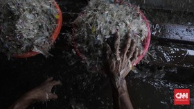 Bukan Tinggalkan, Tapi Bijak Pakai Plastik